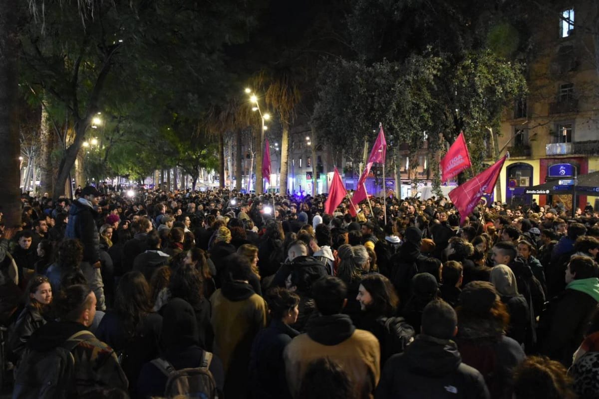Más de 10.000 personas se manifestaron bajo el lema "Contra la dictadura de empresarios y políticos. Organicemos la Barcelona de la clase trabajadora"