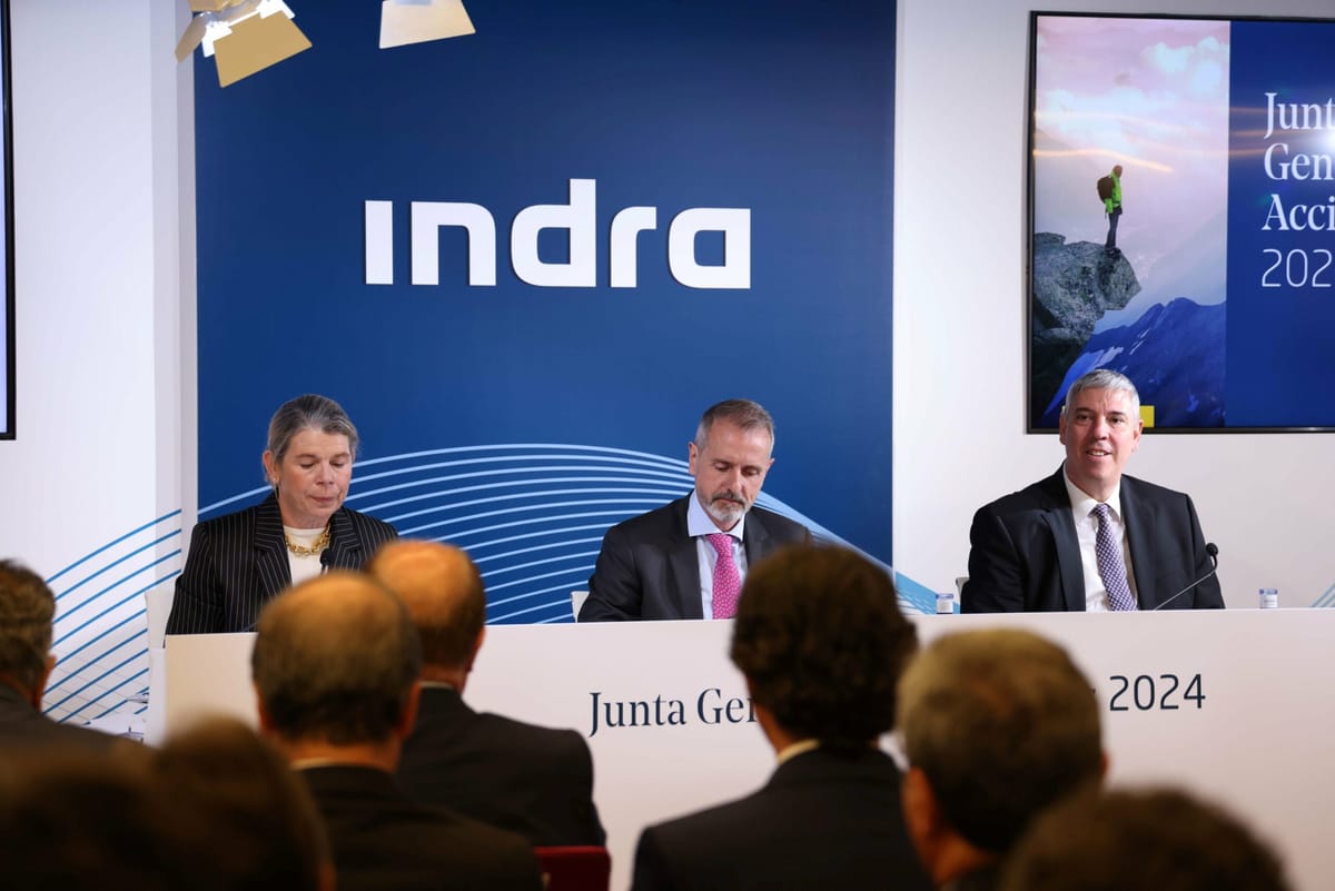 Telefónica, Indra e Hispasat: Tres empresas clave, un accionista común y especulaciones sobre su futuro corporativo