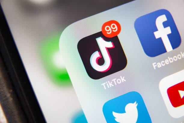 TikTok se salva del apagón: Trump interviene in extremis y promete "una solución estadounidense"