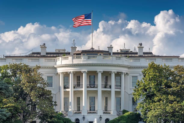 Trump inicia su segundo mandato con un paquete de órdenes ejecutivas