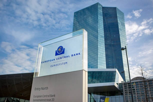 Los bancos de la eurozona endurecen el acceso al crédito empresarial, según el BCE