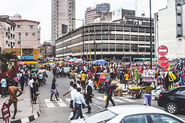 13 millones más de nigerianos podrían caer bajo la línea de pobreza en 2025