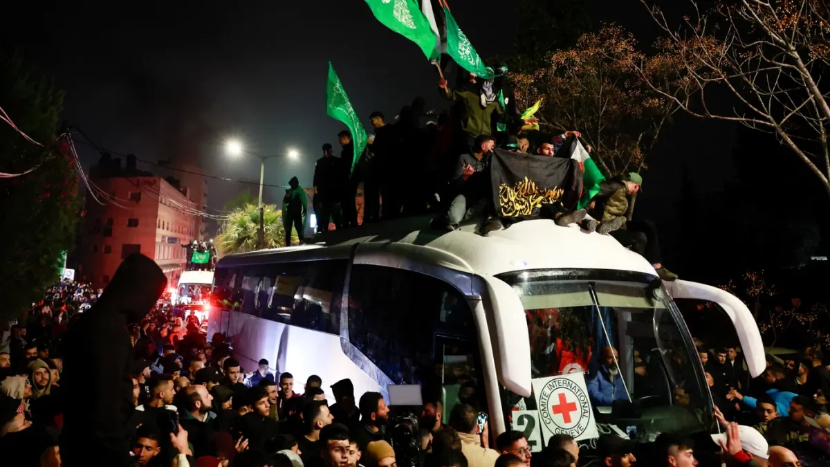 Israel libera prisioneros palestinos en medio de restricciones y advertencias