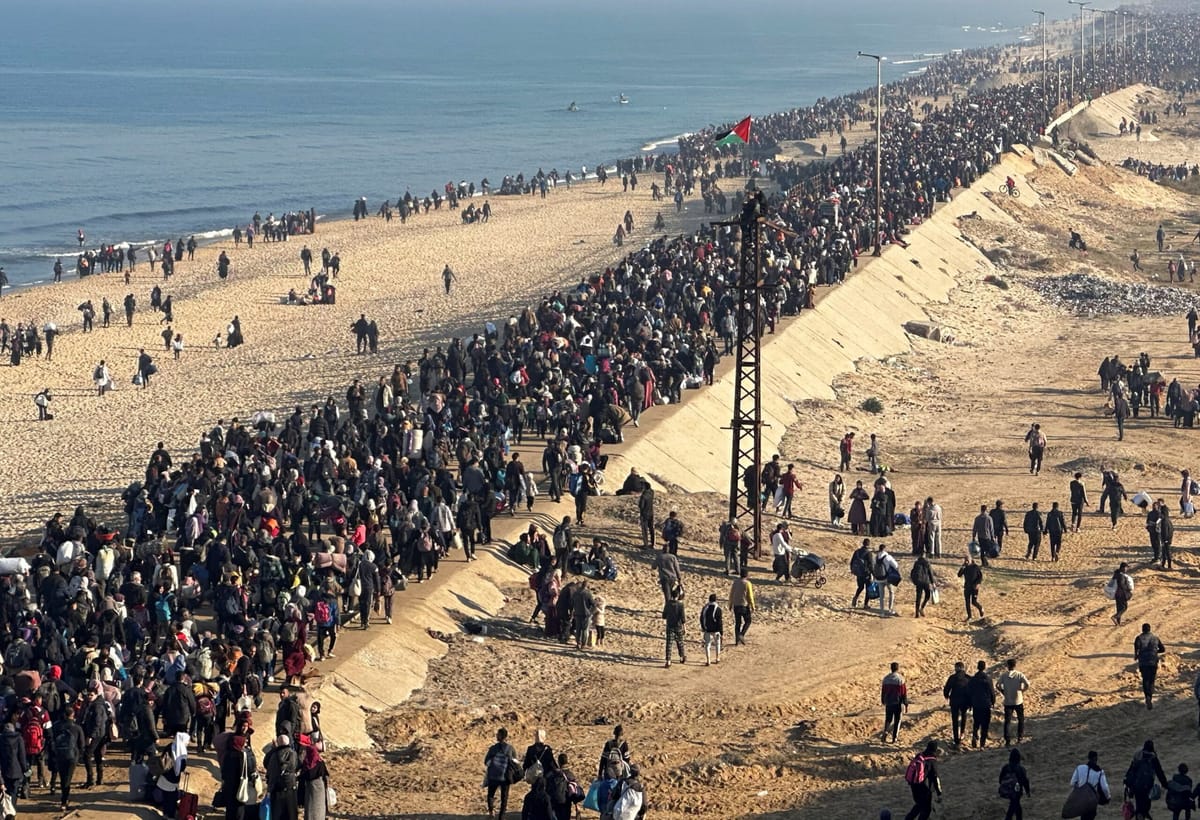 Los palestinos vuelven al norte de Gaza por primera vez desde octubre de 2023