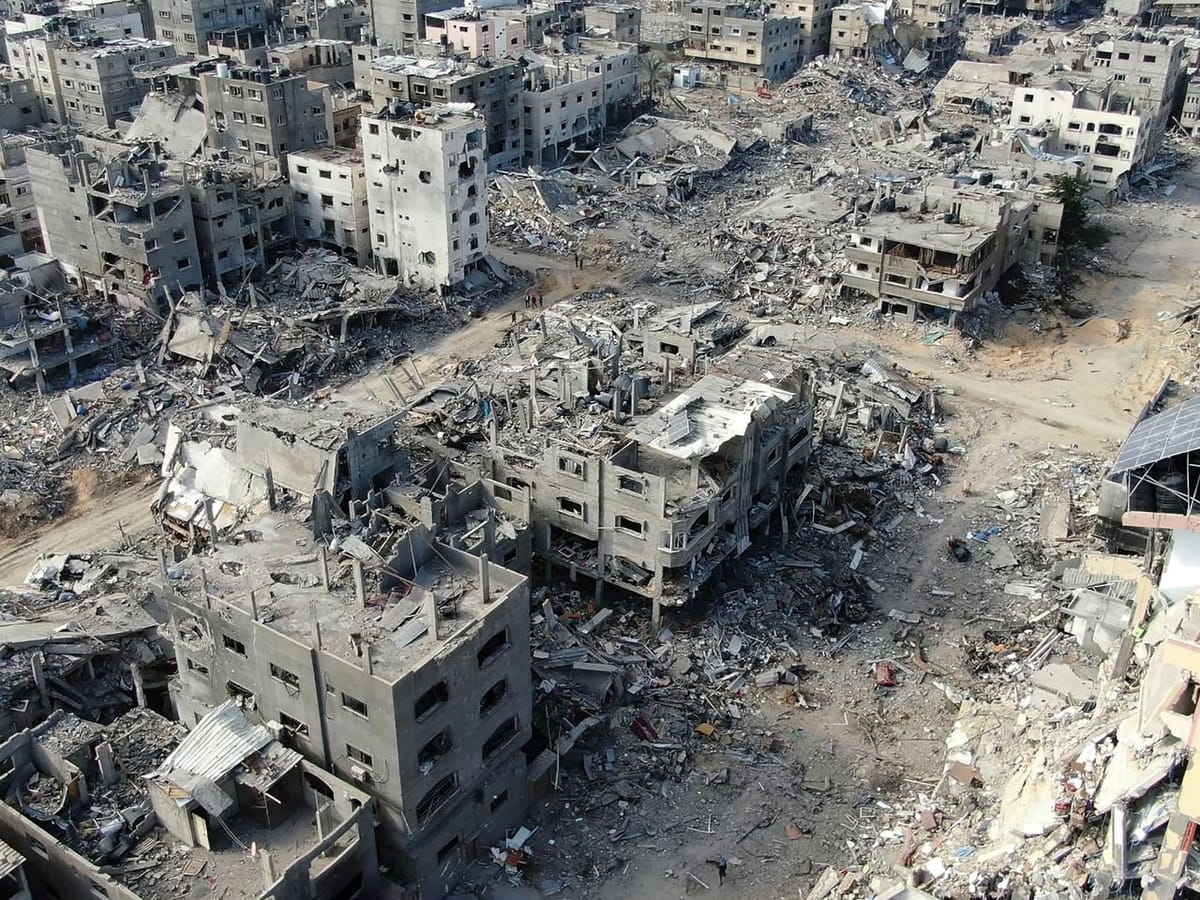 Rescatistas hallan decenas de cuerpos bajo los escombros en Gaza
