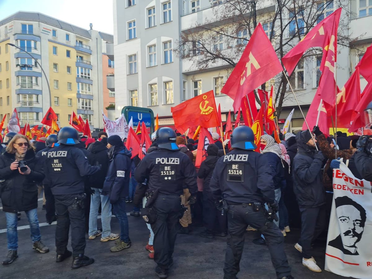 La manifestación en memoria de Luxemburgo y Liebknecht se desenvuelve bajo una violenta represión policial