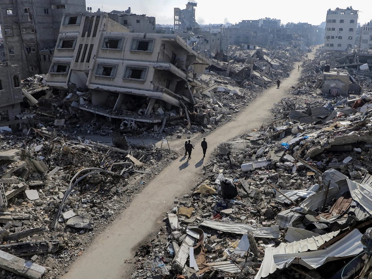 Más de 12.000 cuerpos siguen atrapados bajo los escombros en Gaza mientras Israel bloquea el acceso de maquinaria pesada