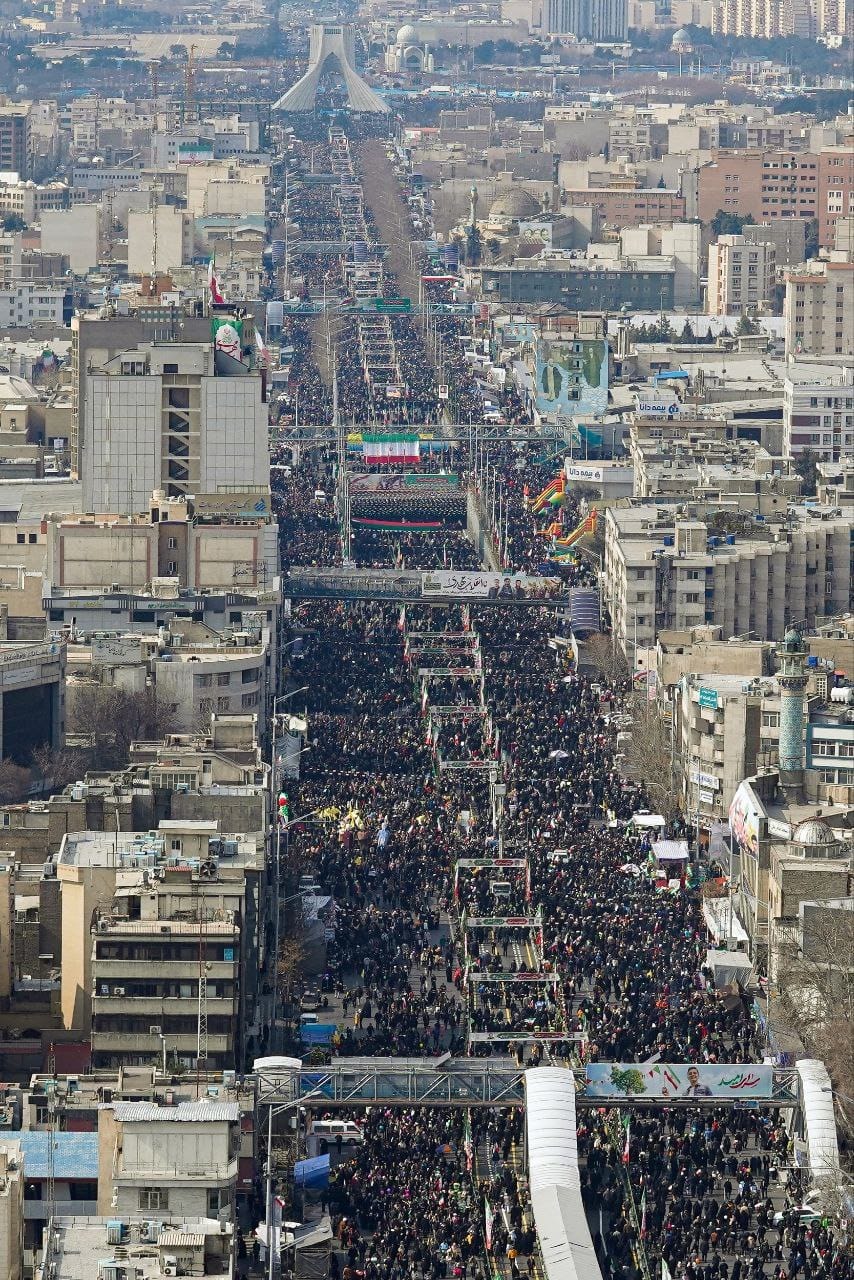 Irán conmemora el 46º aniversario de la Revolución Islámica con masivas marchas en defensa de su soberanía