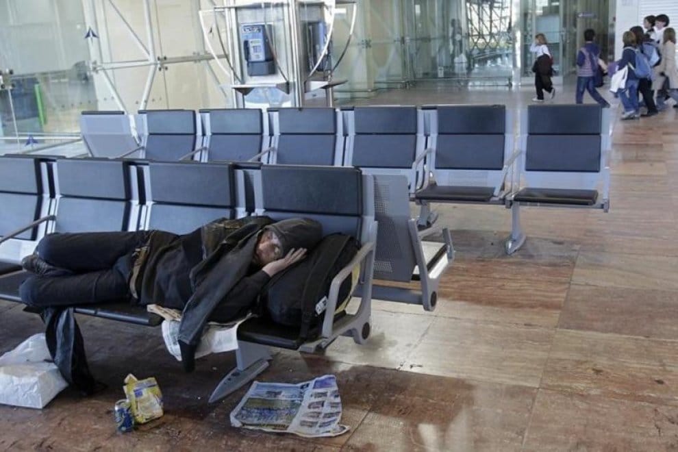 Desalojo de personas sin hogar en el Aeropuerto de Barcelona-El Prat