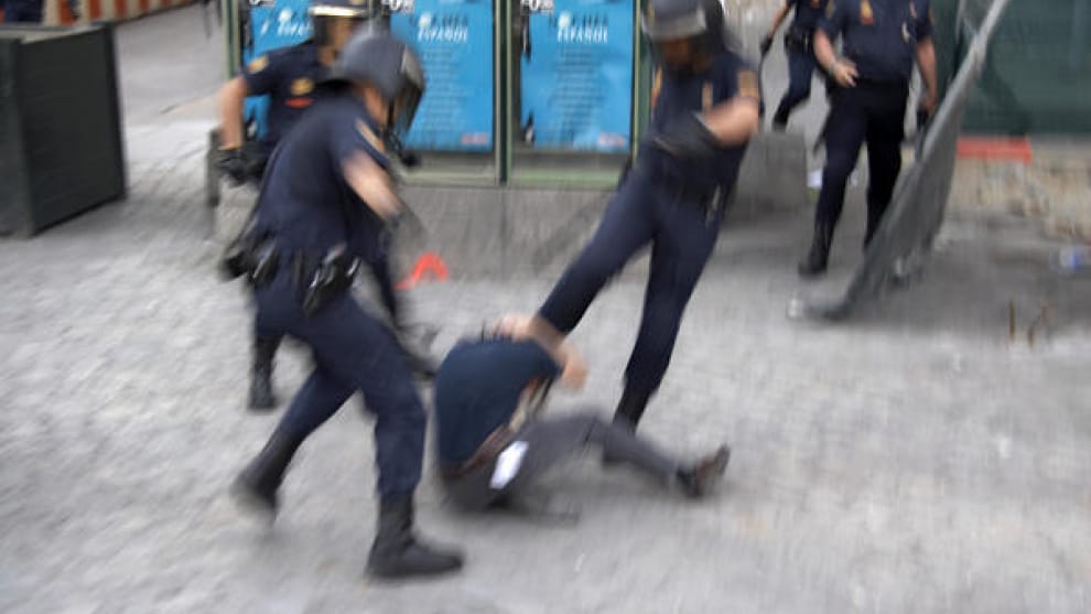 Al menos 29 policías cumplían condena por torturas en el Estado español en 2023