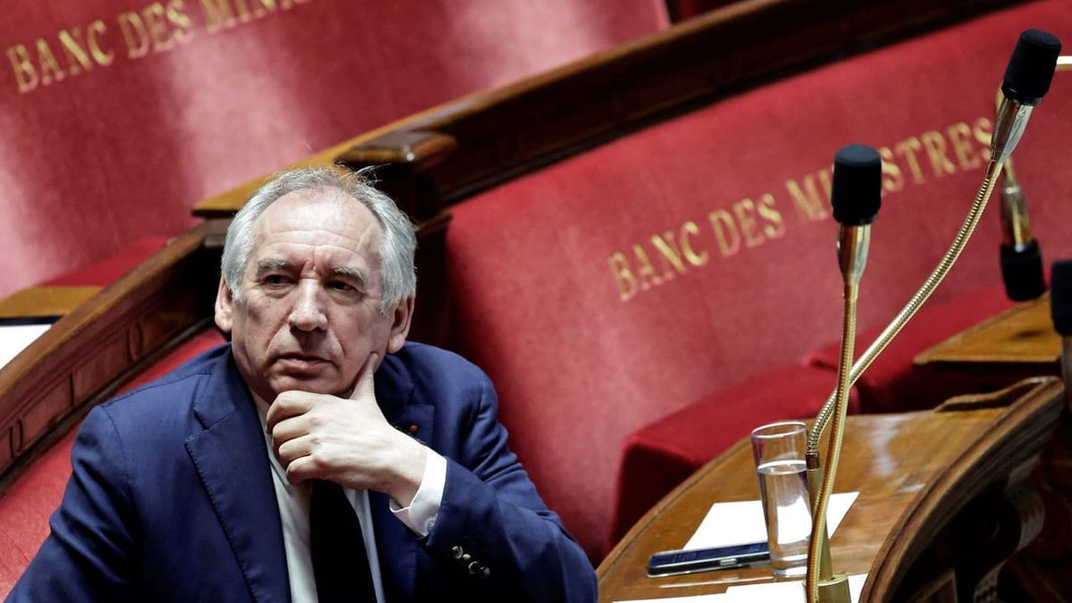 Bayrou planea imponer los presupuestos sin la aprobación del parlamento