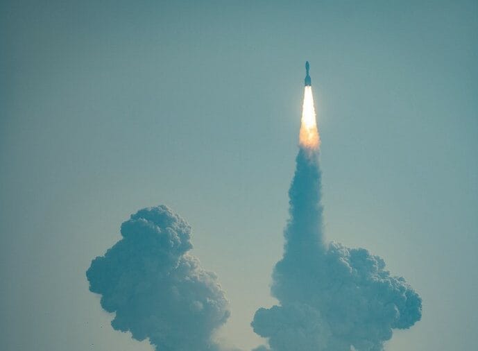 China lanza un nuevo cohete para competir con Starlink de Elon Musk