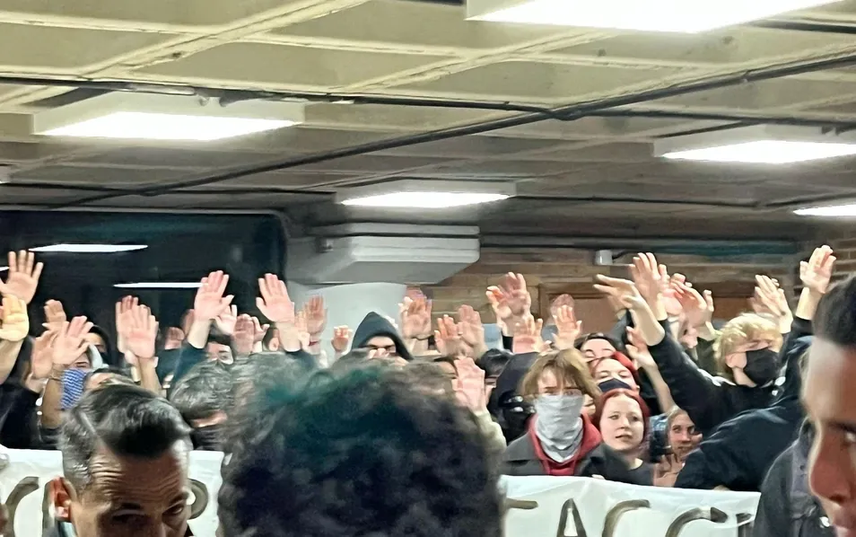 El movimiento estudiantil impide la conferencia de Iván Espinosa de los Monteros en la Universidad Complutense