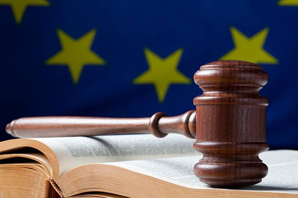 La UE avanza con la 'Ley de IA' pese a la oposición de Trump