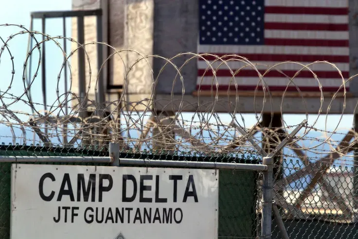 EEUU inicia deportaciones de migrantes a Guantánamo en medio de críticas