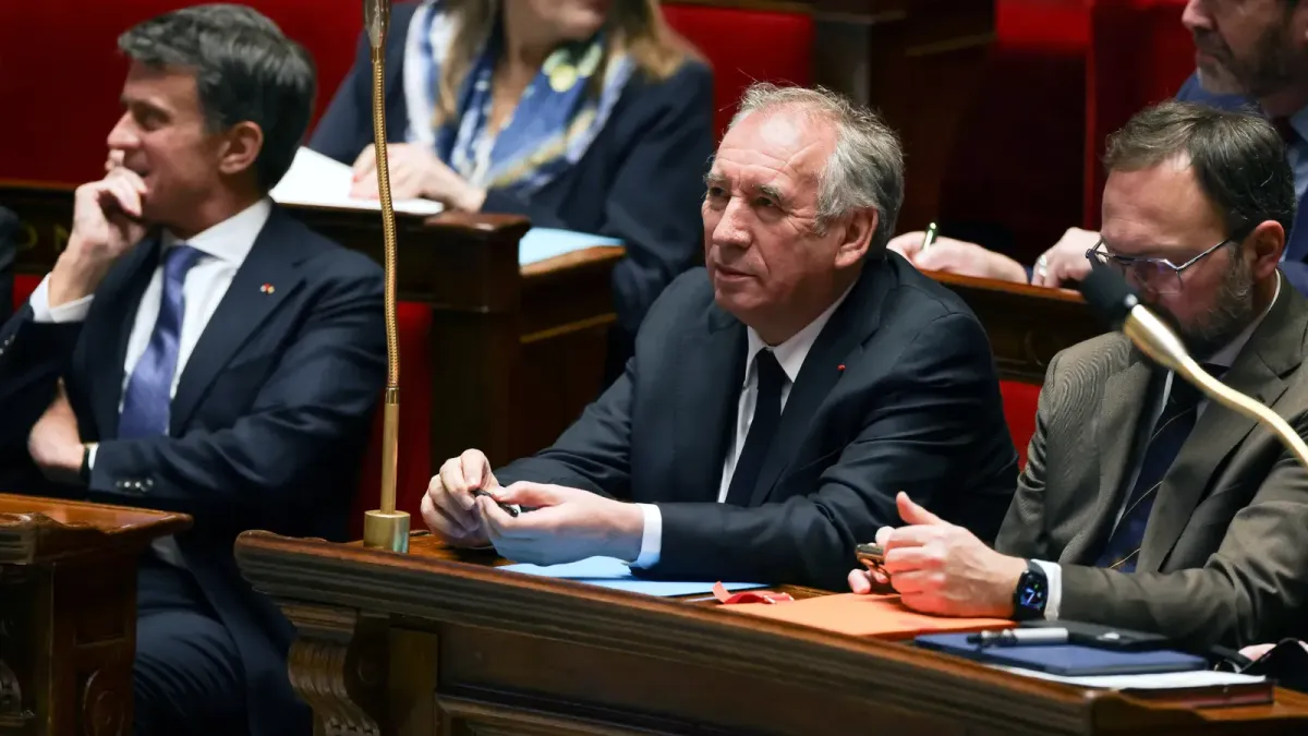 El Senado francés aprueba el presupuesto de 2025 con aumentos en gasto militar, recortes sociales y mayor presión fiscal