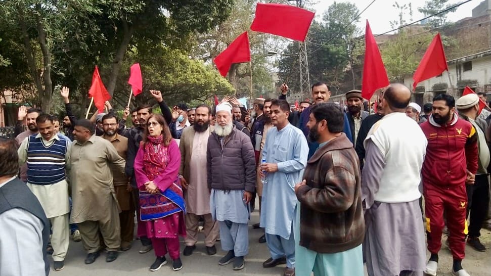 Trabajadores ferroviarios de Pakistán protestan contra planes de privatización