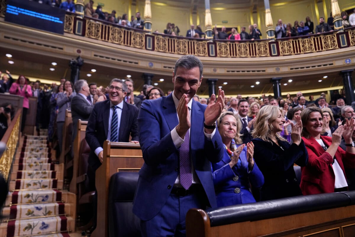 El Gobierno español desbloquea la legislatura tras pactar con Junts y ERC