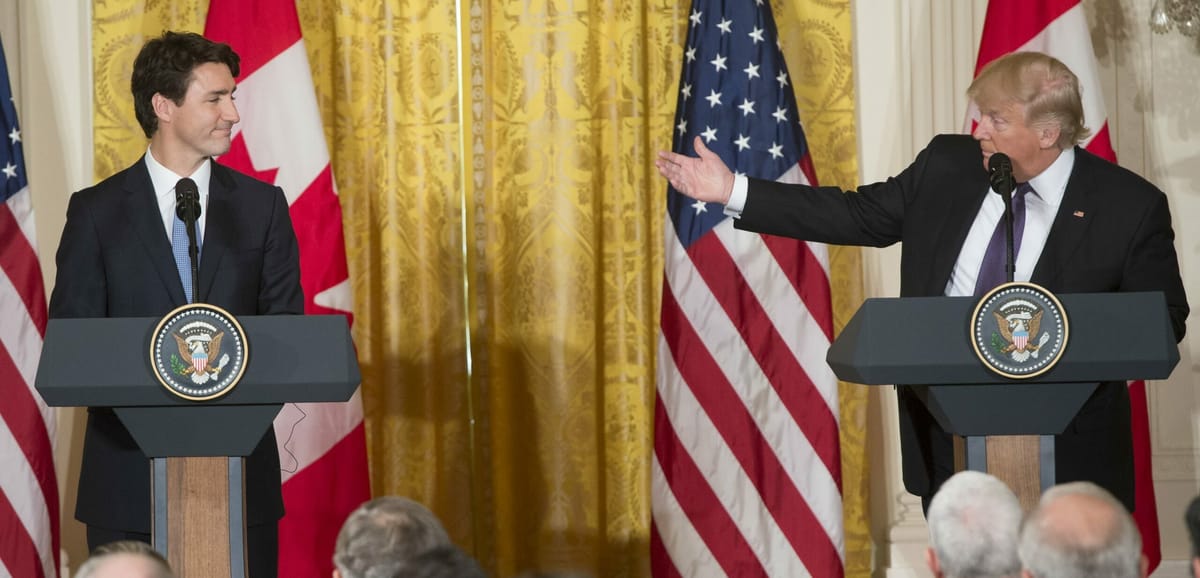 Trump retrasa un mes los aranceles a Canadá y México