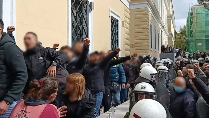 Veinticinco anarquistas enfrentan juicio por protestas durante la huelga general en Grecia