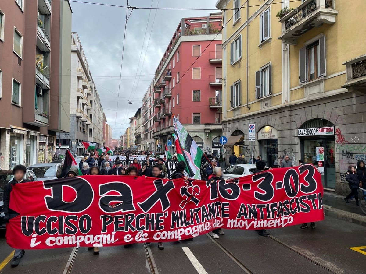 Corteo antifascista y anticapitalista en Milán