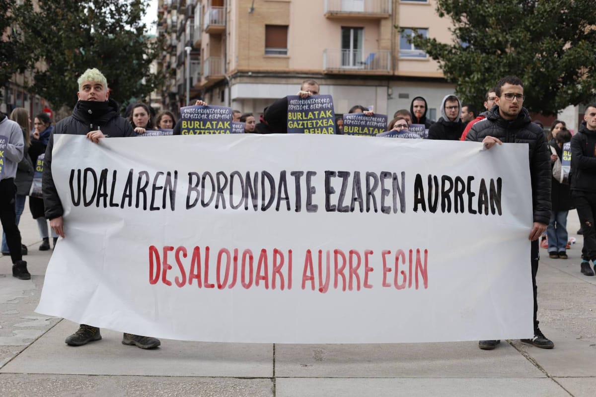 Protesta en Burlata contra el desalojo inminente del Gaztetxe