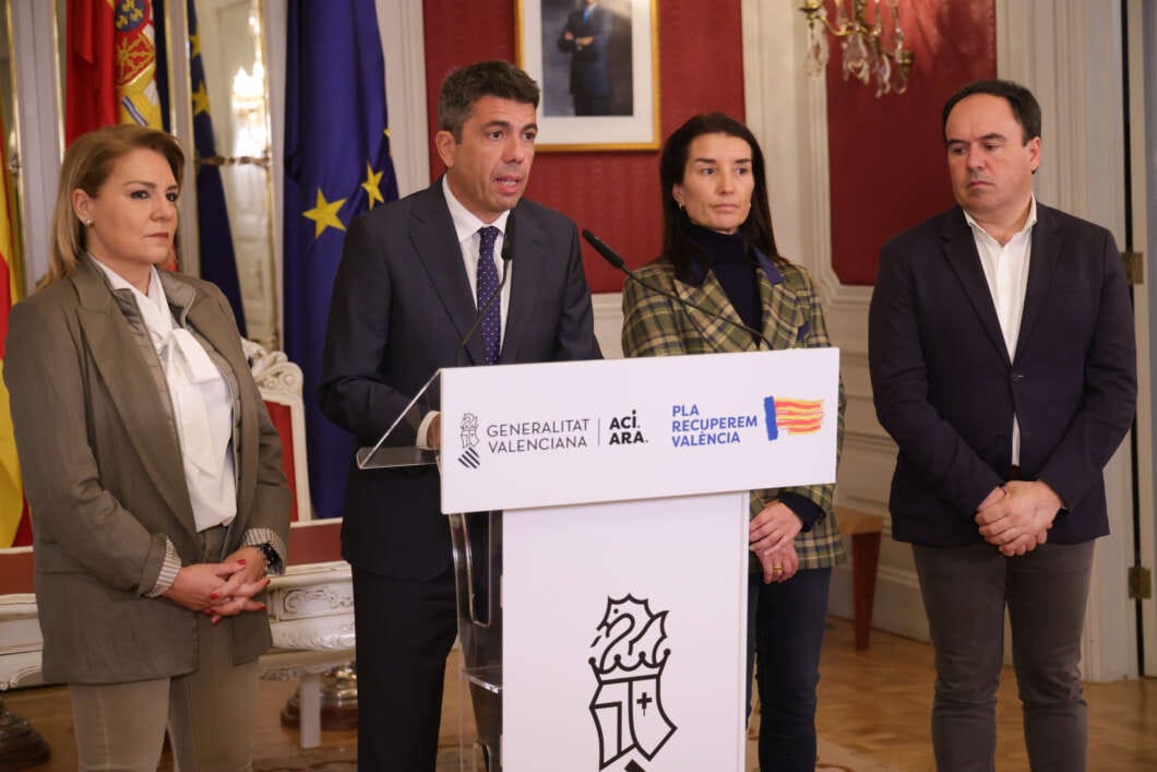 Mazón cierra un acuerdo con Vox que endurece la política migratoria y ambiental