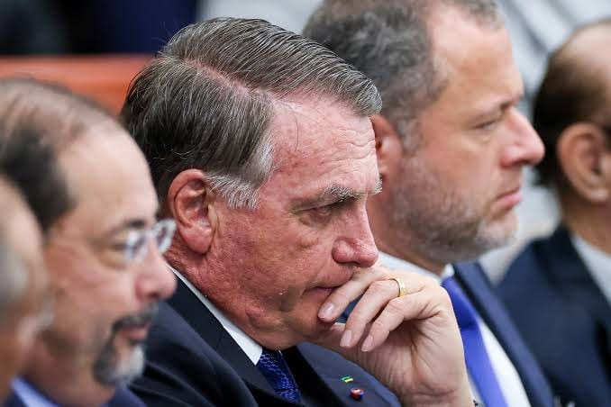 Bolsonaro y siete exfuncionarios imputados por intento de golpe de Estado en Brasil