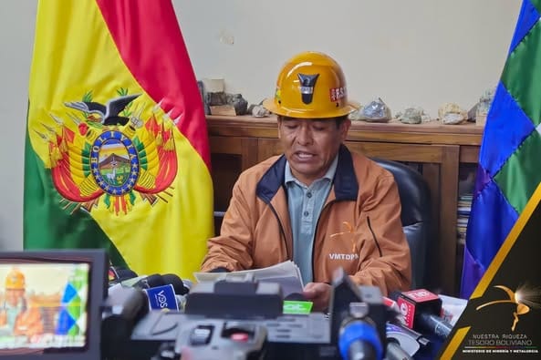 Bolivia e Irán exploran cooperación en la explotación de tierras raras