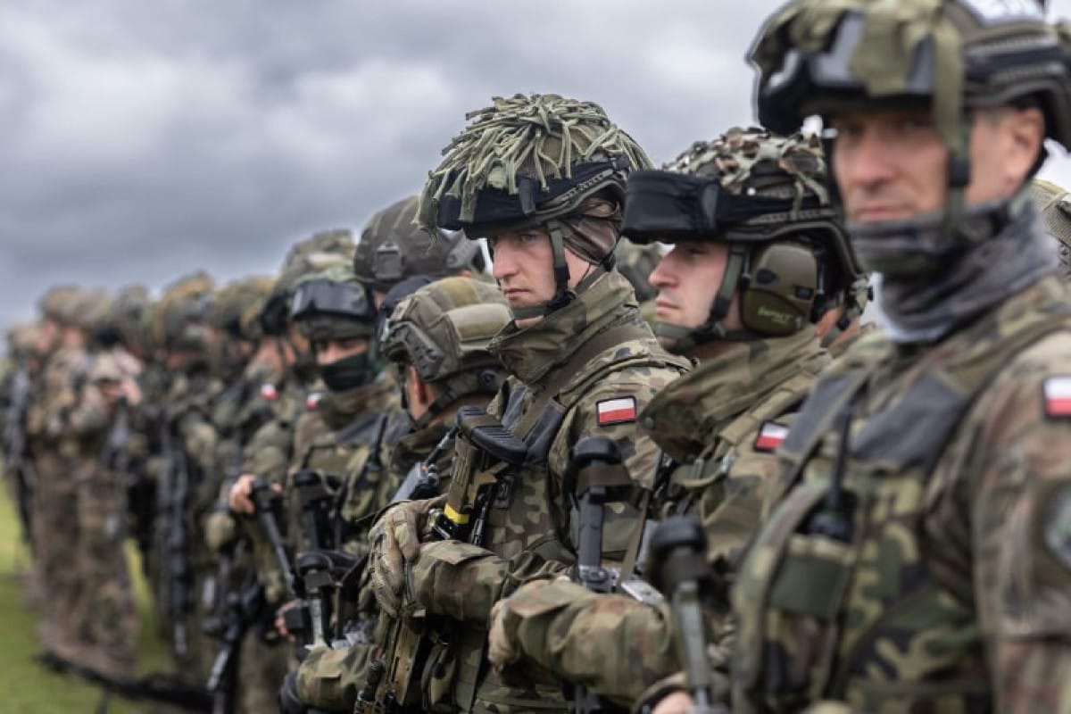 Polonia implementará un plan de entrenamiento militar para todos los hombres adultos