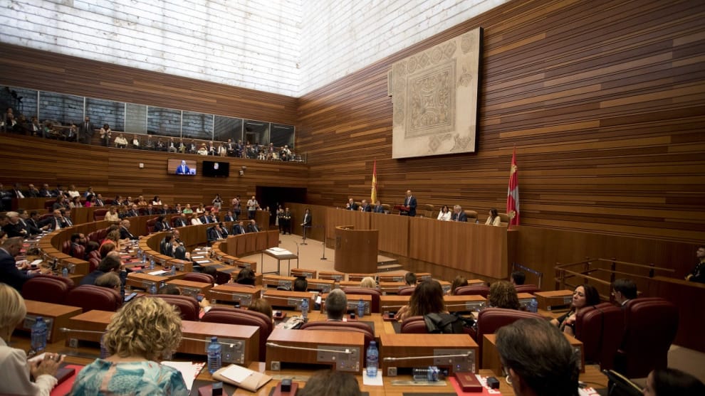 PP, PSOE y Vox confiesan pagos mensuales a sus procuradores en Castilla y León