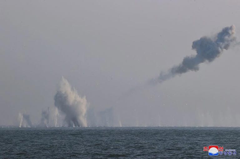 Corea del Norte prueba un nuevo sistema de misiles antiaéreos