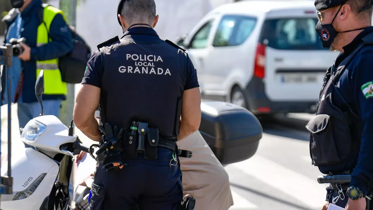 Seis policías locales de Granada filtraron datos de una víctima de violencia machista a su agresor
