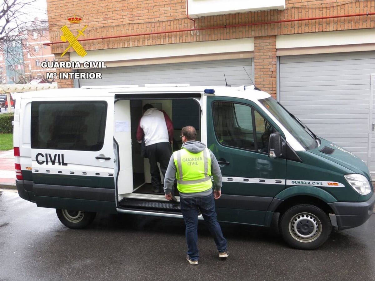 Detenido un hostelero en El Bierzo por obligar a trabajar a sus empleados a punta de pistola