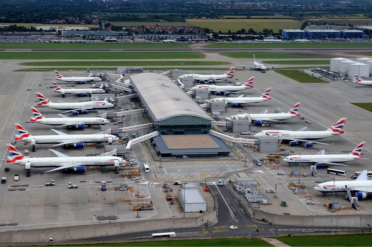 Cierra el aeropuerto de Heathrow por un incendio en una subestación eléctrica