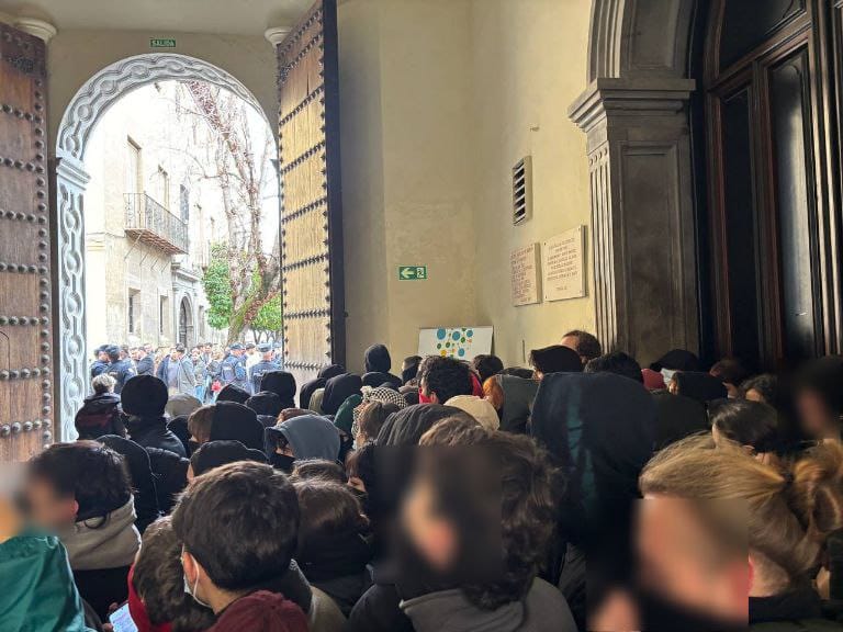 Protestas en la Universidad de Granada contra la charla 'Feminismo y derecho'