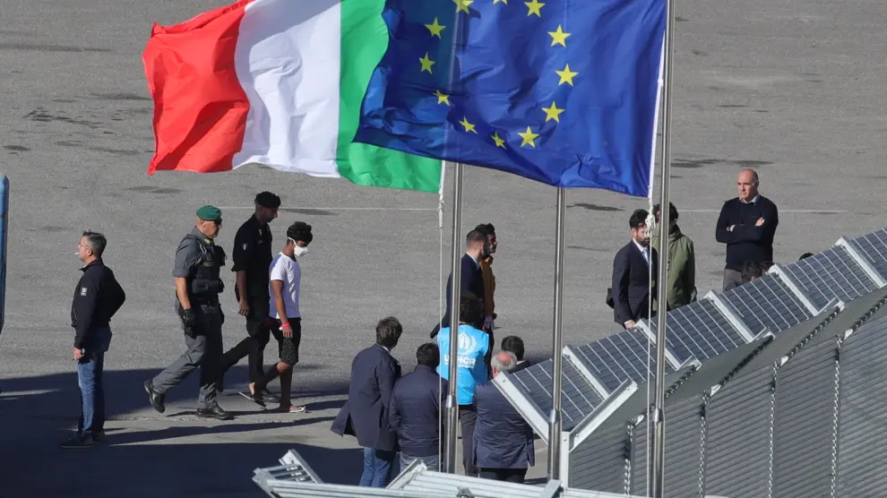 Bruselas propone un marco legal para deportaciones a terceros países