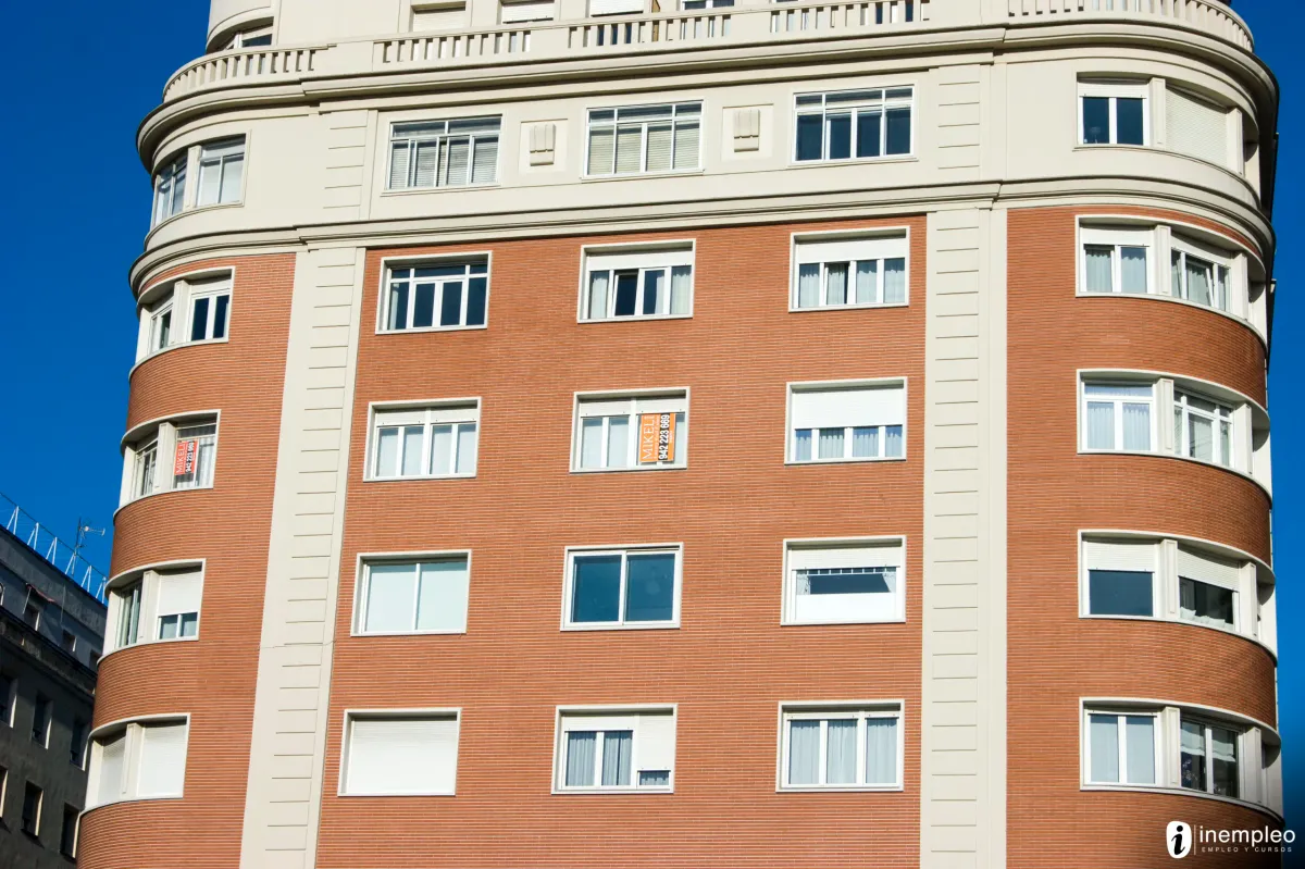 El 99% de inmobiliarias de Madrid y Barcelona permiten cláusulas racistas