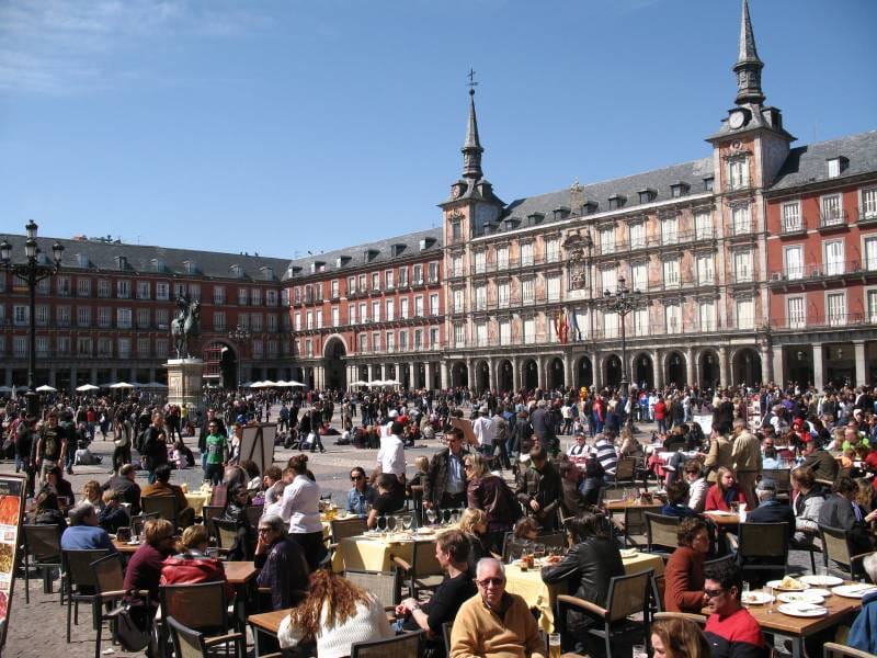 La desaceleración económica en EEUU impacta al turismo en el Estado español