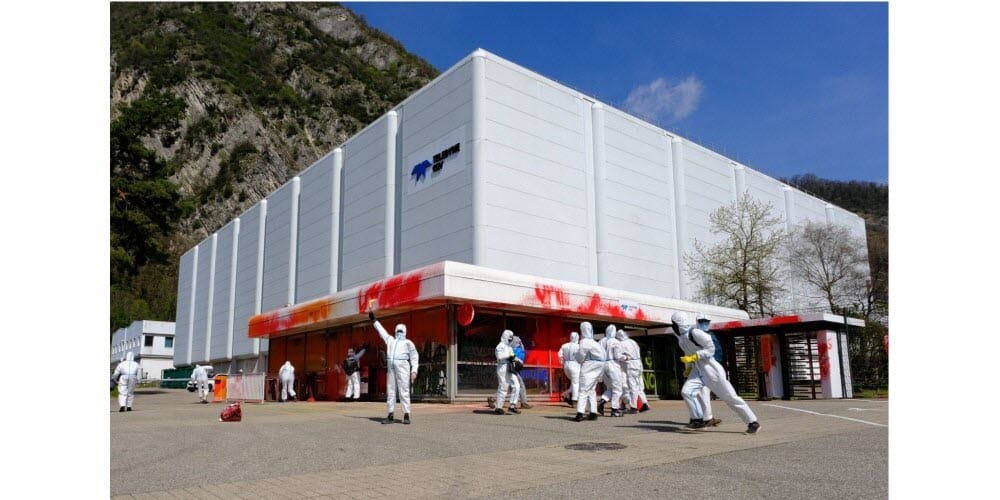 Acción contra una planta de producción armamentística en Grenoble