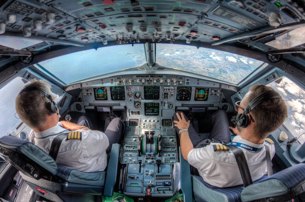 La UE estudia reducir la presencia de pilotos en cabina apoyándose en la inteligencia artificial