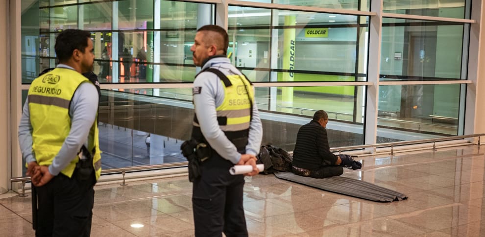 El sinhogarismo se cuadruplica en el Aeropuerto de Barcelona en cinco años