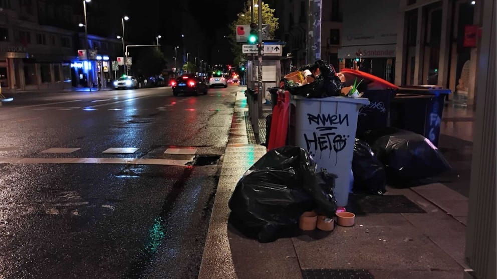 Los trabajadores de recogida de basuras de Madrid rechazan la propuesta empresarial y mantienen la huelga