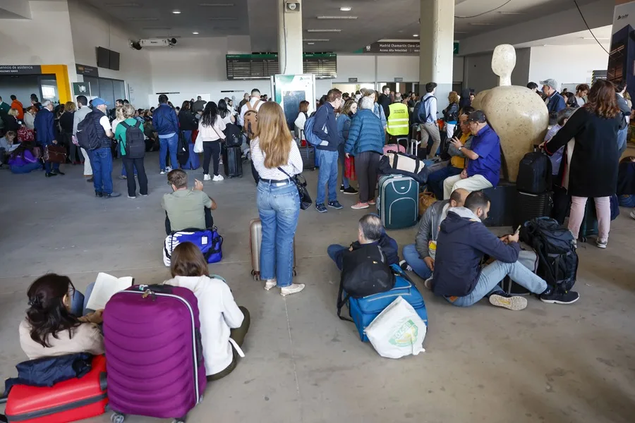 Renfe suspende todos los servicios ferroviarios en Galiza tras el apagón