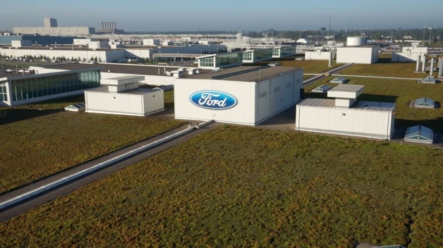 Ford reduce beneficios un 64,6% y suspende previsiones por el impacto de los aranceles