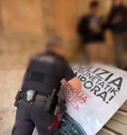 La Ertzaintza entra nuevamente en el instituto Unamuno de Bilbo e identifica a siete estudiantes