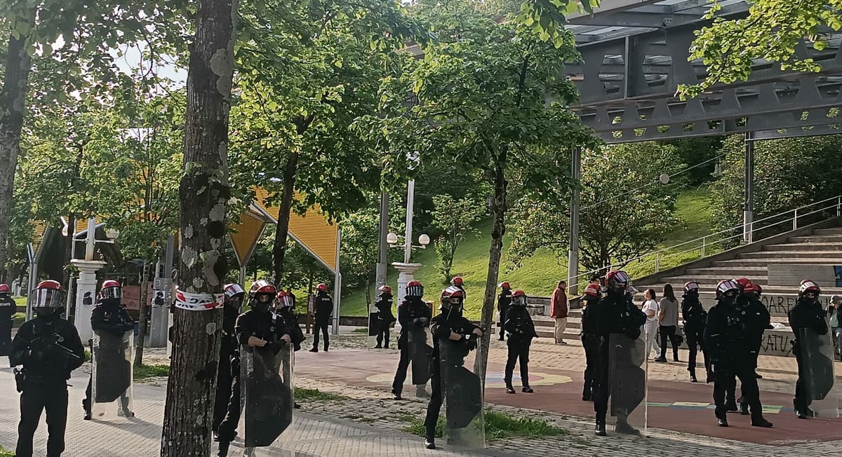 Fracasa en Donostia la segunda convocatoria reaccionaria contra personas migrantes en seis meses