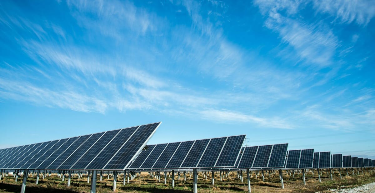 El gran apagón agrava las caídas del sector fotovoltaico en bolsa