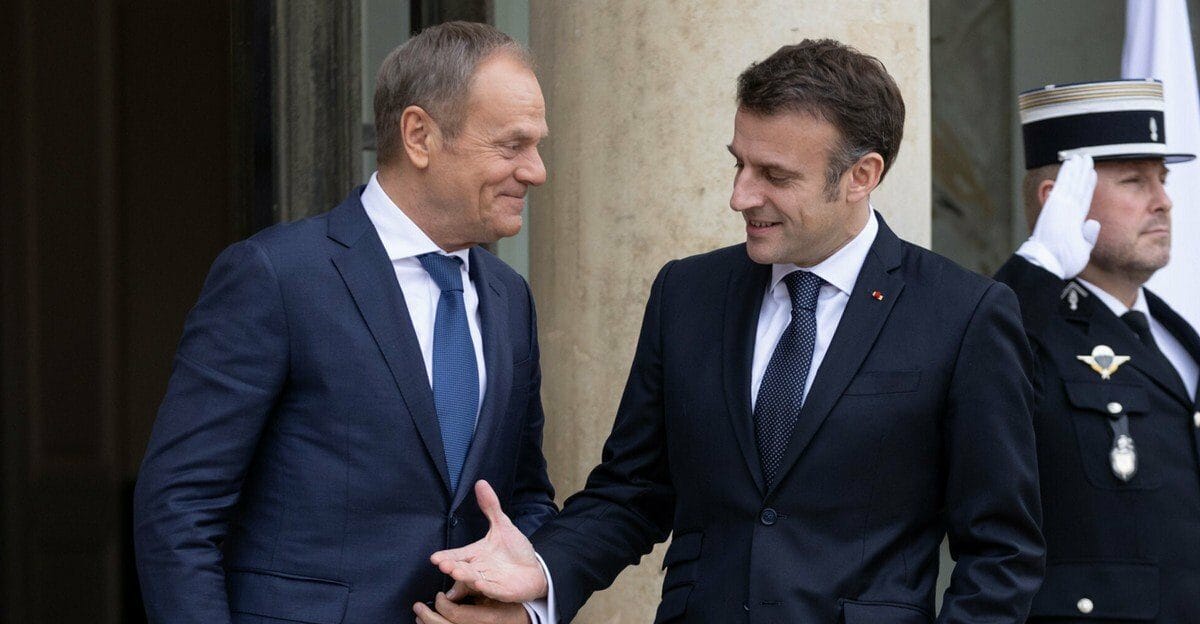 París y Varsovia firman un tratado de cooperación con cláusula de defensa mutua