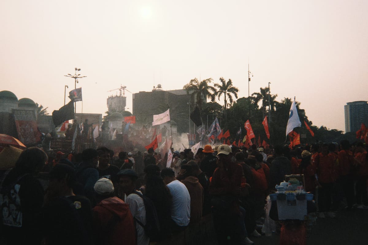 Protestas combativas del Primero de Mayo en diversas ciudades del mundo